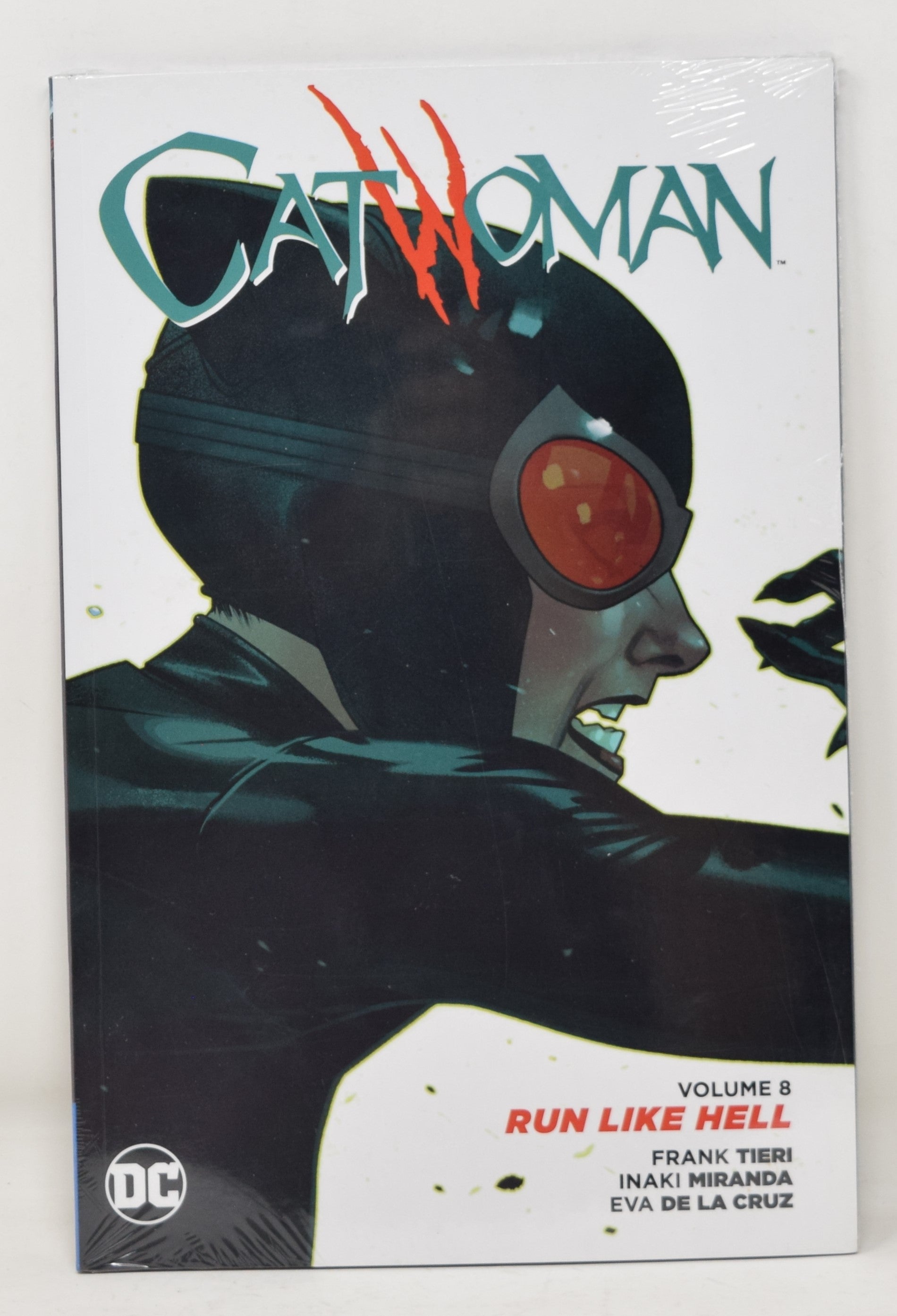 Catwoman Volume 8 Run Like Hell DC 2016 GN NM New
