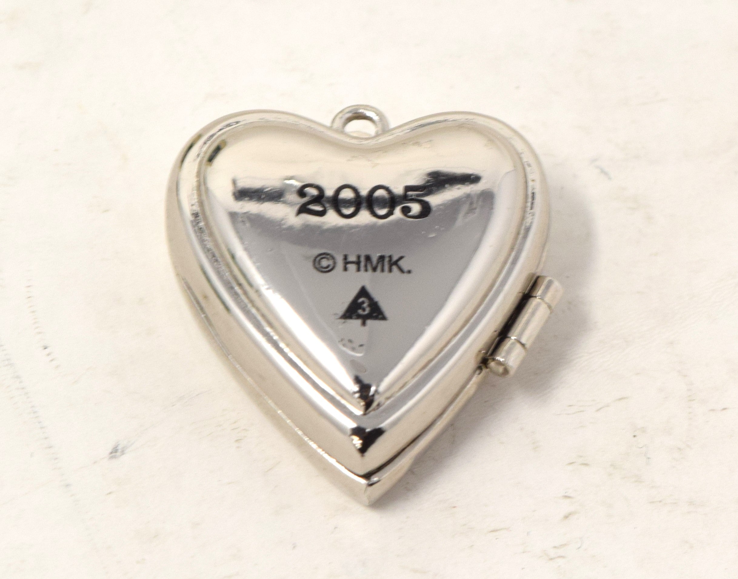 Hallmark Keepsake Ornament Charming Hearts Heart Photo Locket Christmas Tree 2005 NIB