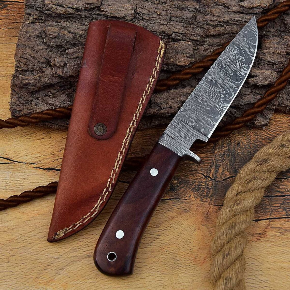Custom Handmade Hunting Knife with Full Tang Damascus Steel Blade and Rosewood Handle - 8.25 Inches