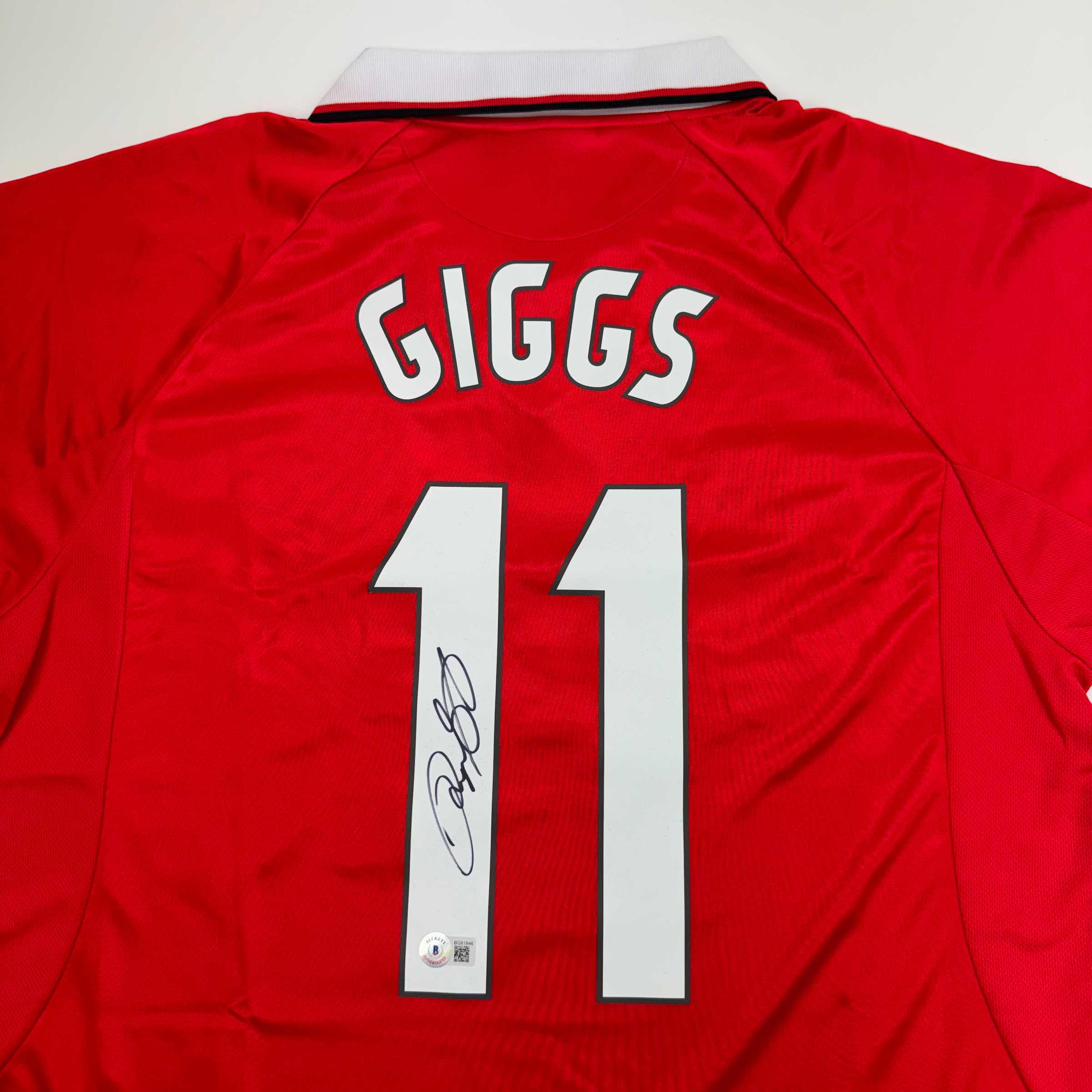 Autographed/Signed Ryan Giggs Manchester United Red Soccer Jersey Beckett BAS COA