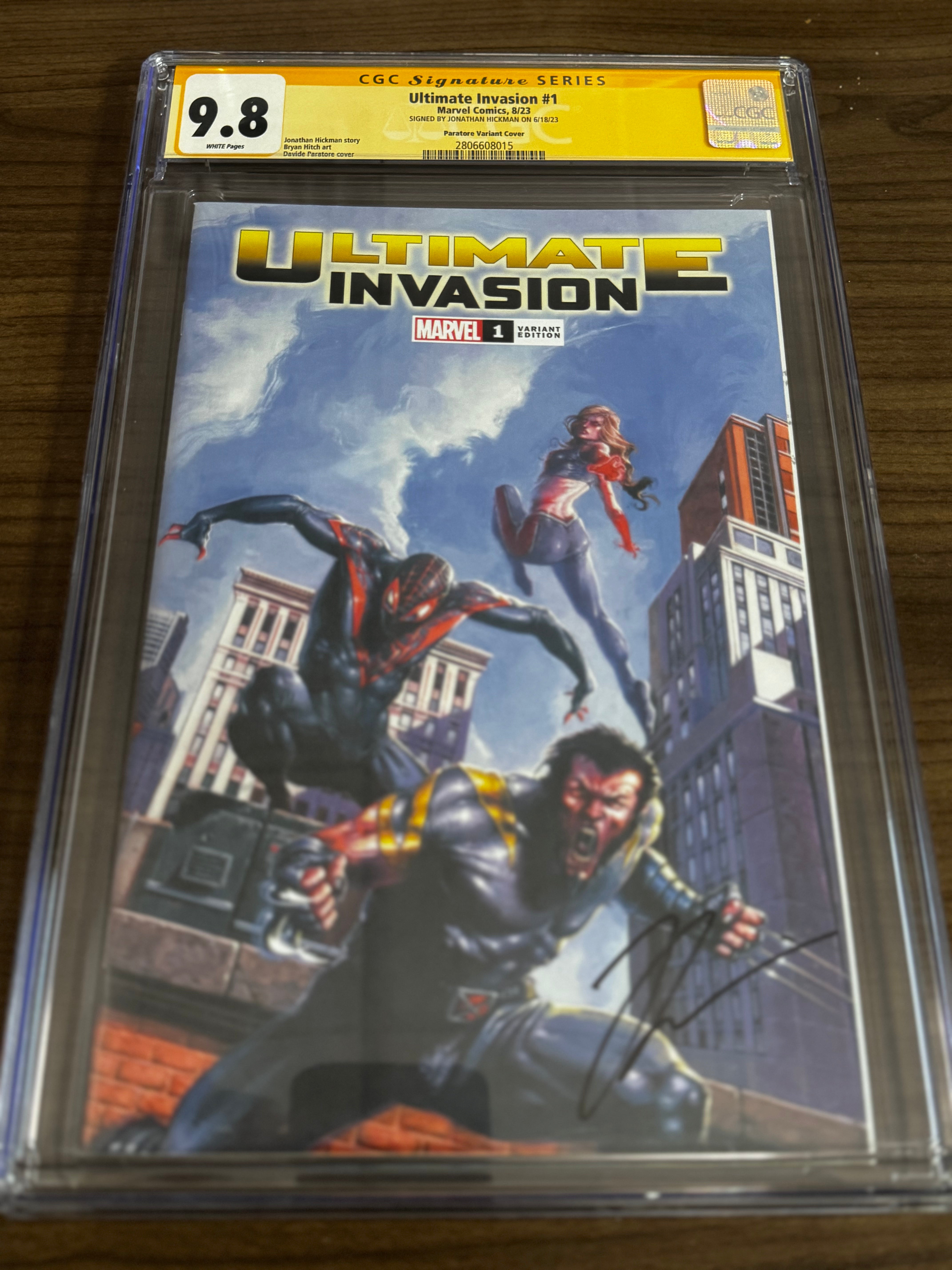 ULTIMATE INVASION #1 [SIGNED JONATHAN HICKMAN] DAVIDE PARATORE EXCLUSIVE VAR CGC 9.8 SS YELLOW LABEL [IN STOCK]