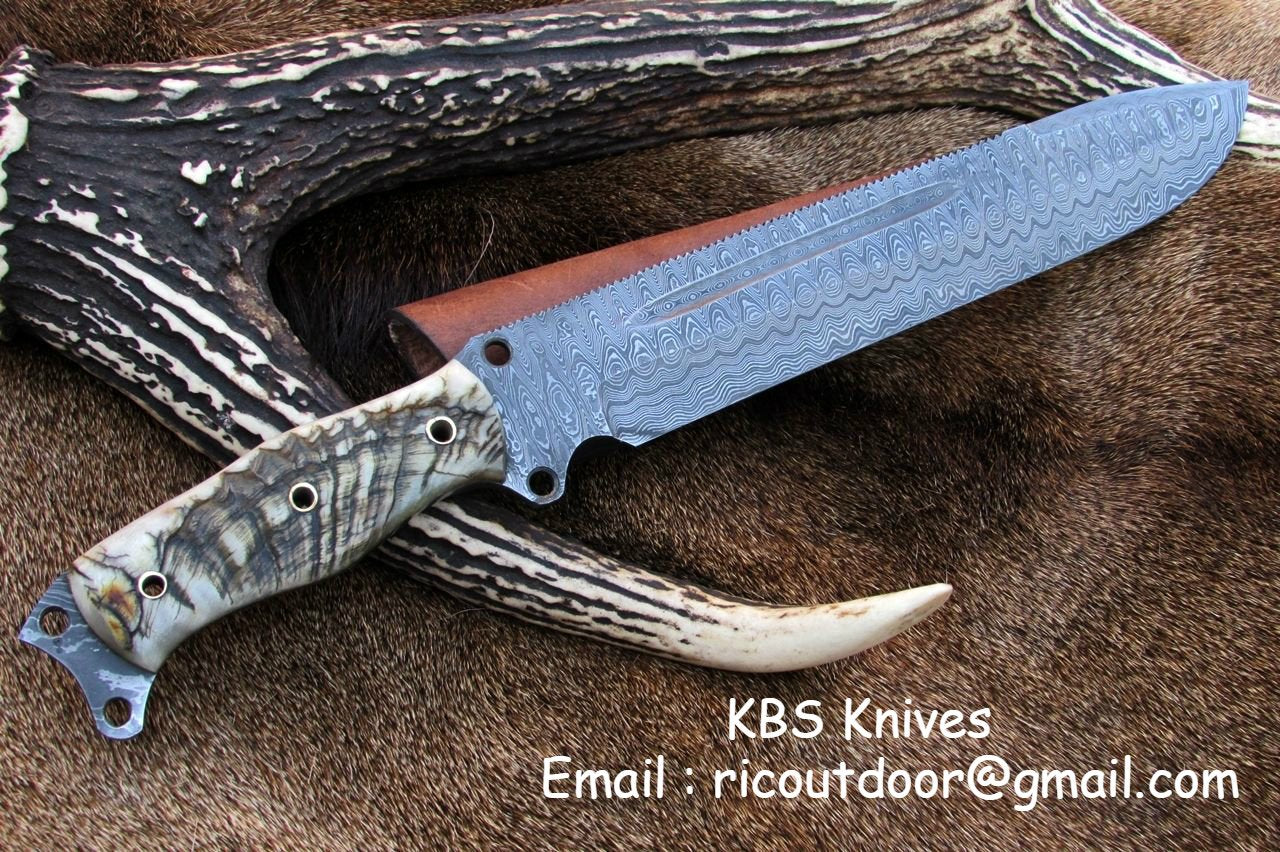 Pig Sticker Big Bowie Knife with Custom Handcrafted Full Tang Damascus Steel Blade & Sheep Horn Handle - 17 Inches