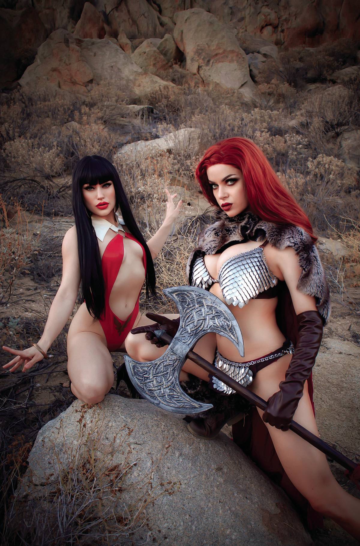 Vampirella Vs Red Sonja #2 G 1:15 Cosplay Virgin (12/07/2022) Dynamite