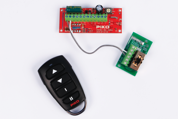 PIKO 35040 G Scale R/C Loco Receiver, 3.5A, w/Pocket Remote