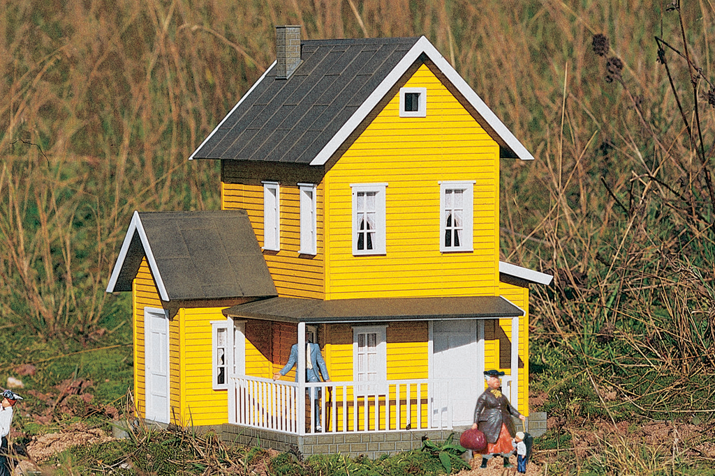 PIKO 62221 G Scale Aunt Beas Farmhouse Kit