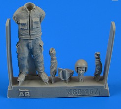 Aerobonus 480167 1/48 Warshaw Pact Aircraft Mechanic #3 (w/Wheel Chock)