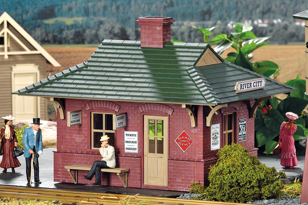 PIKO 62709 G Scale River City Station Built-Up
