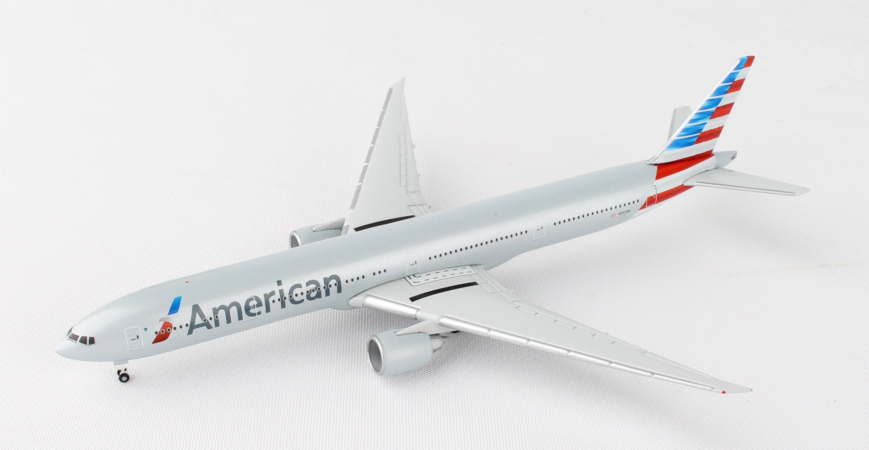 Herpa Wings HE523950-002 American 777-300 1/500 New Livery Reg#N731An