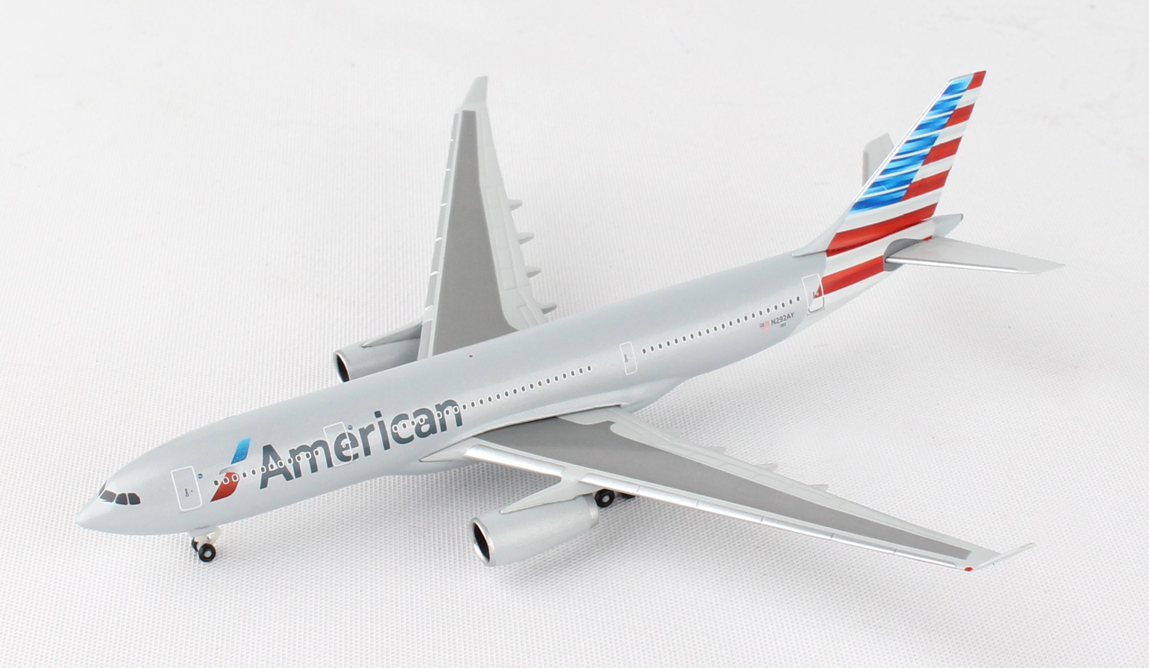 Herpa Wings HE529648 American A330-200 1/500 New Livery