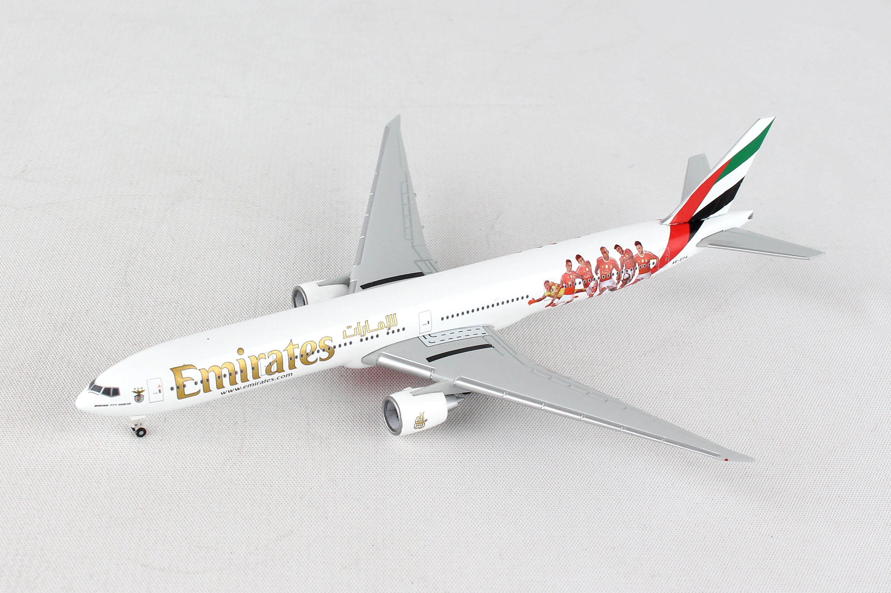 Herpa Wings HE529853 Emirates 777-300Er 1/500 Benifica Lissabon A6-Epa