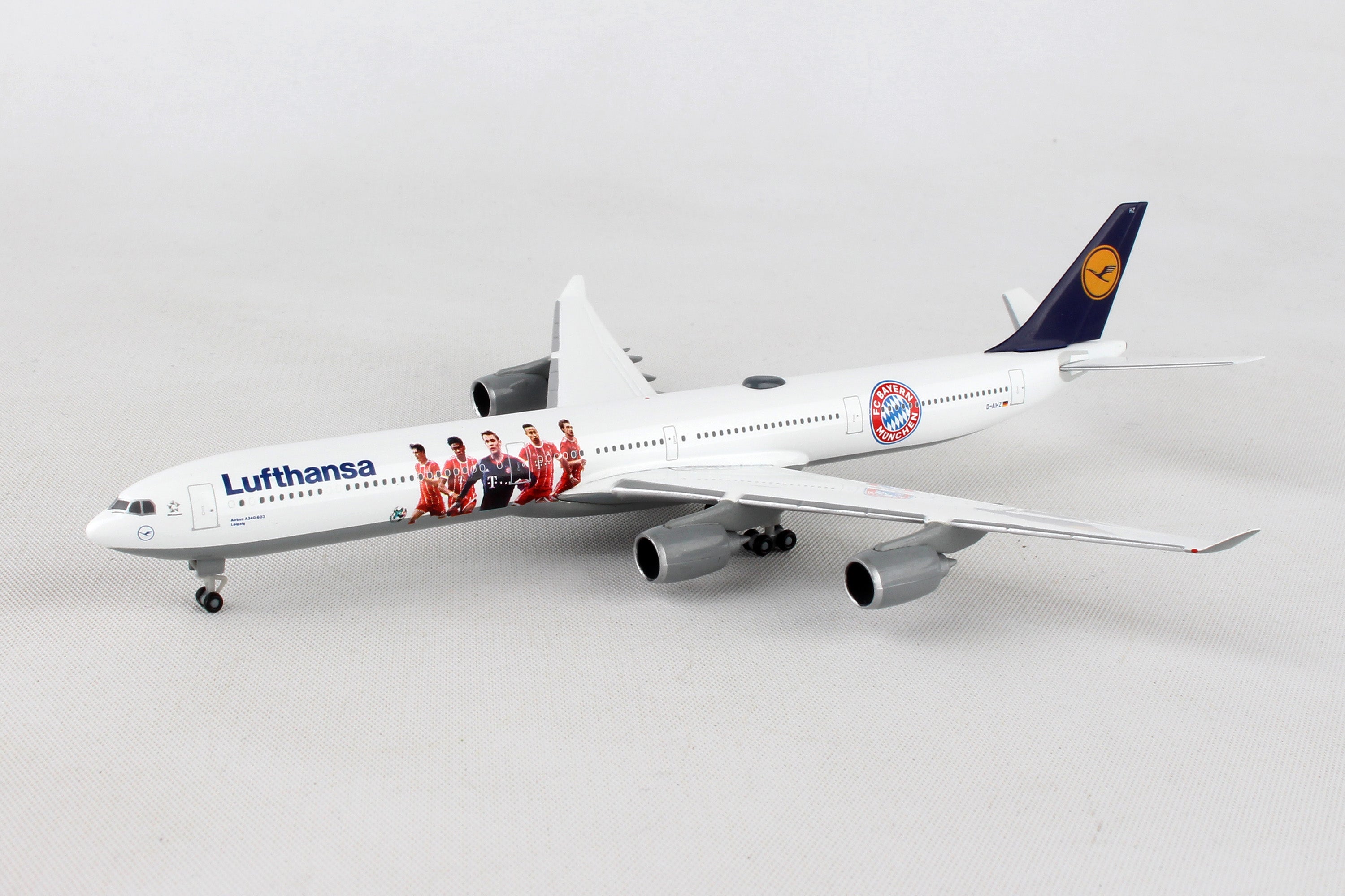 Herpa Wings HE530897 Lufthansa A340-600 1/500 Fc Bayern Audi Tour 2017