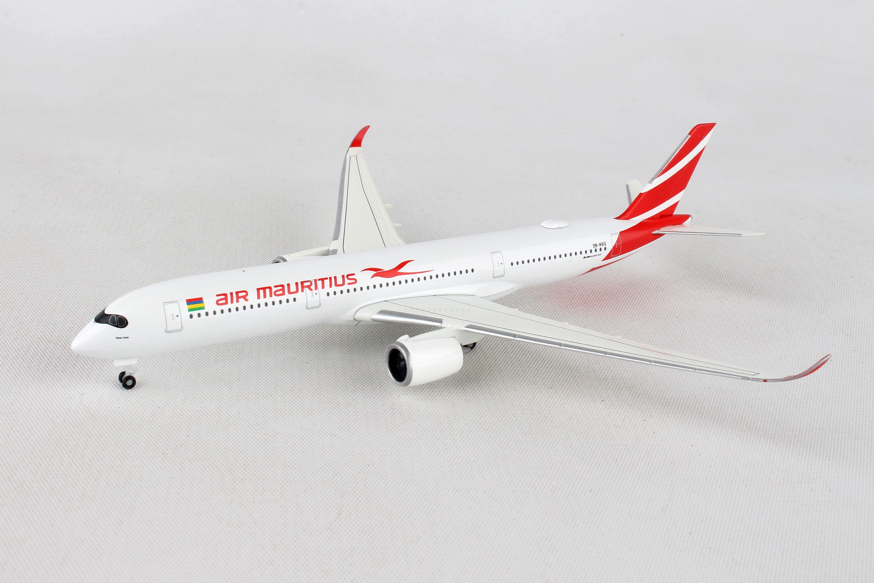 Herpa Wings HE531184 Air Mauritius A350-900 1/500