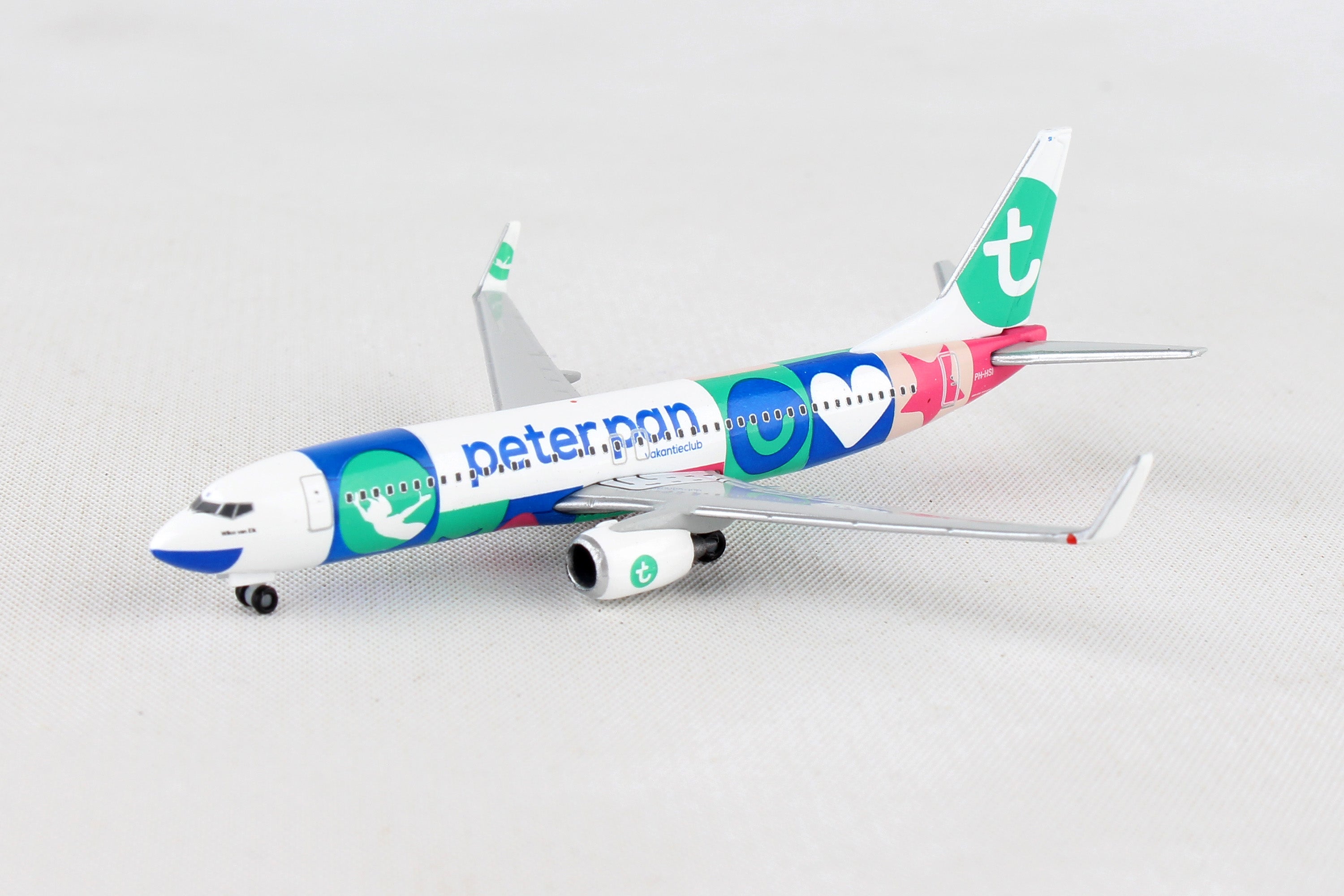 Herpa Wings HE531450 Tranasvia 737-800 1/500 Peter Pan