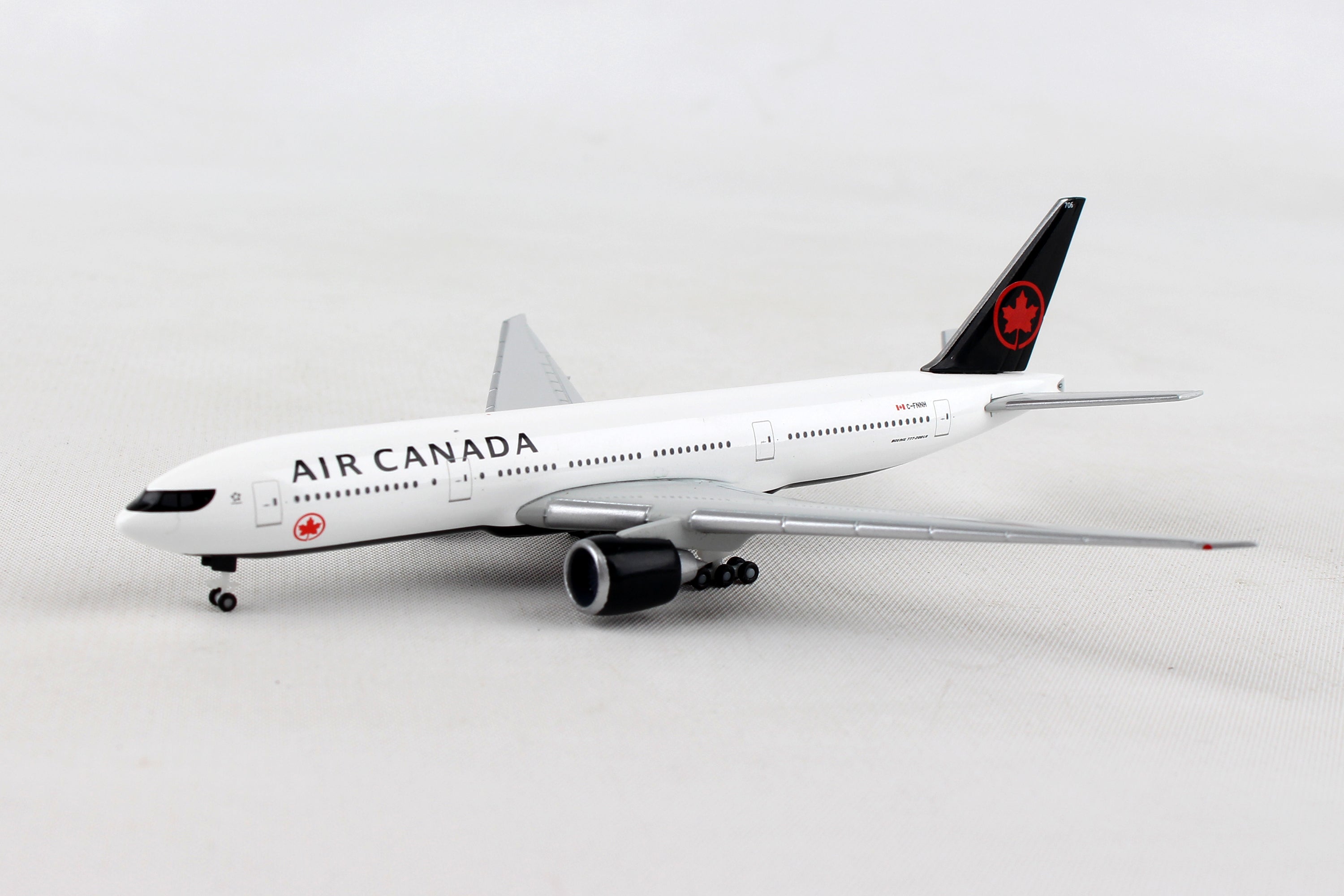 Herpa Wings HE531801 Air Canada 777-200Lr 1/500 New Livery