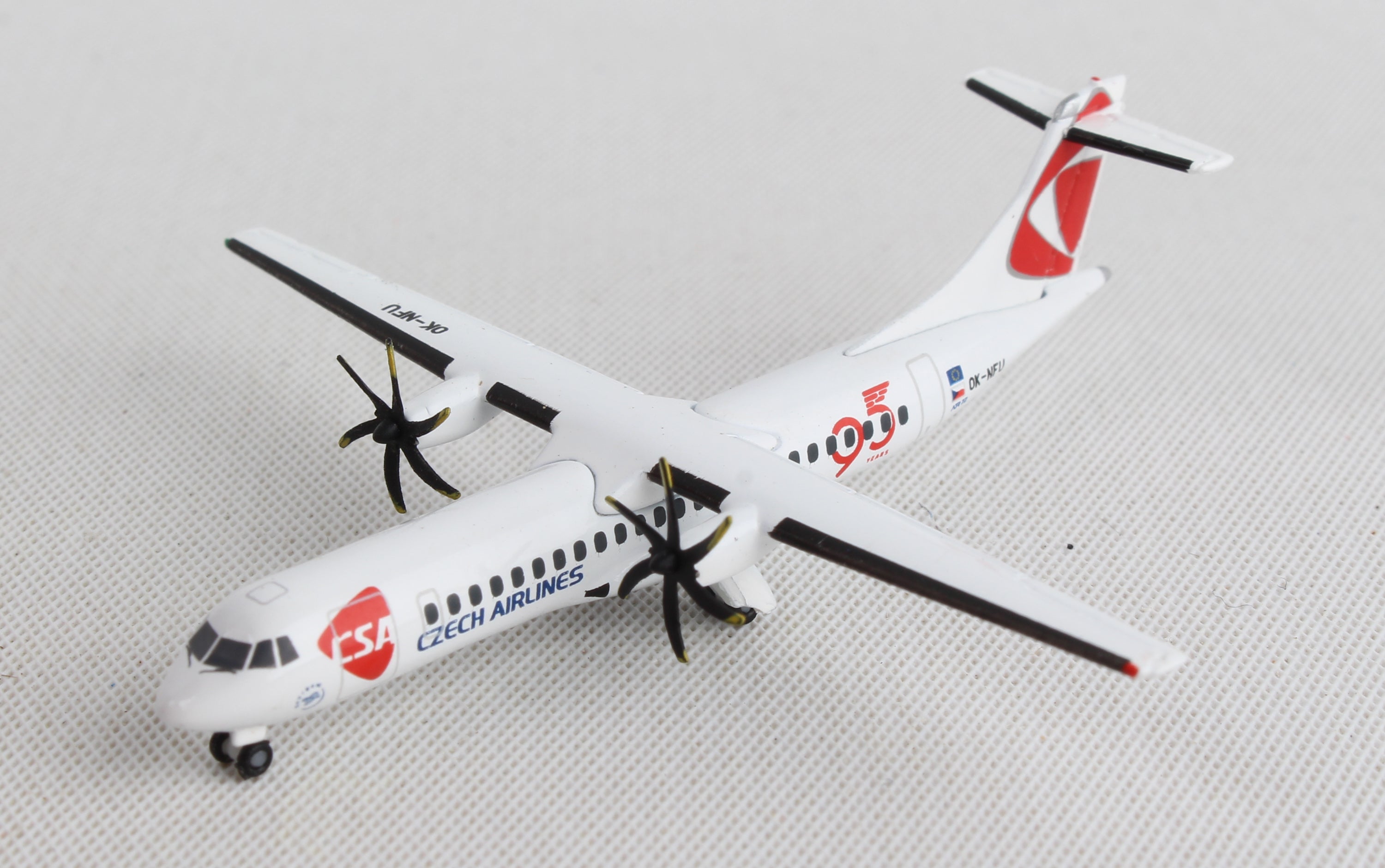 Herpa Wings HE532792 Csa Atr72-500 1/500 95 Years