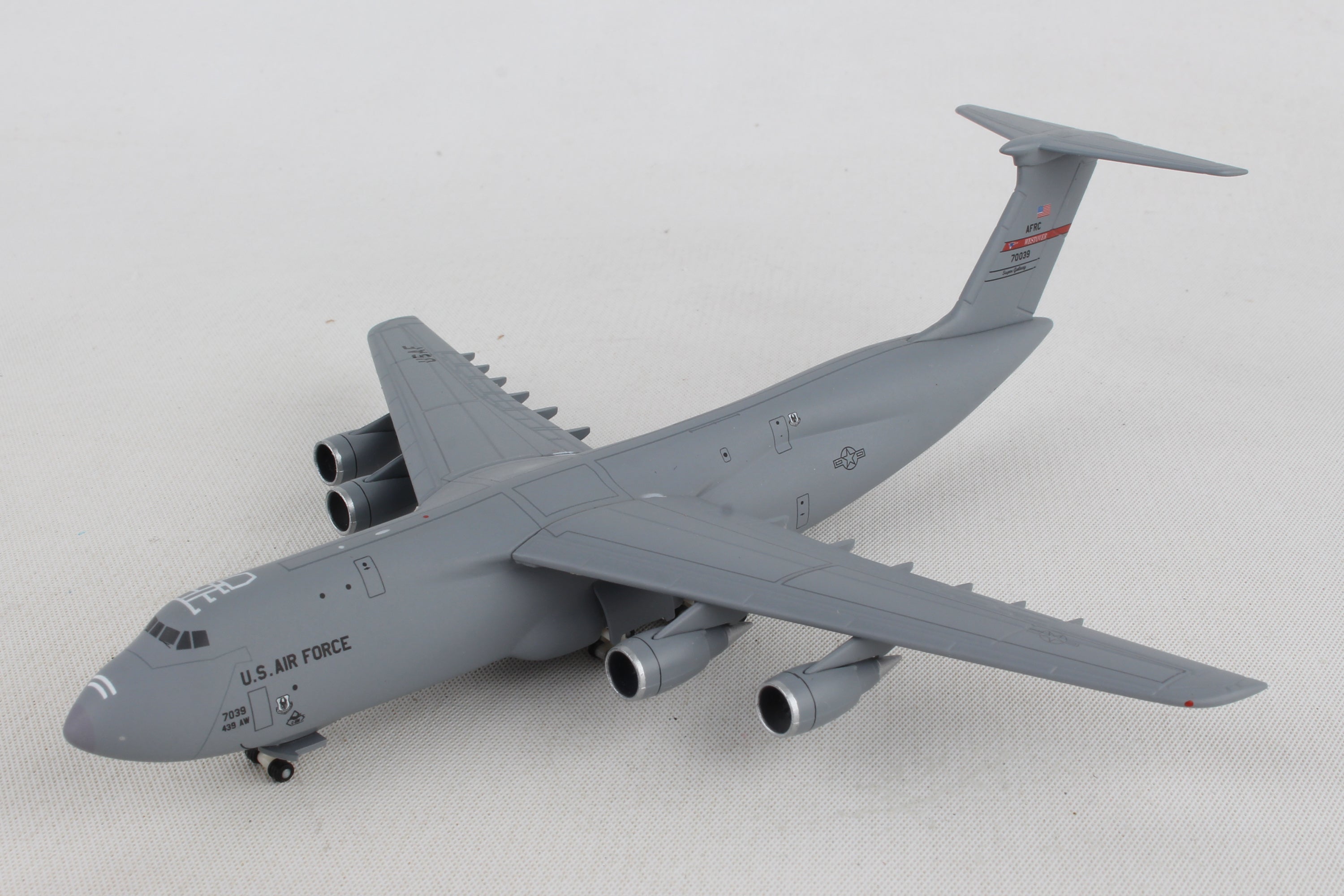 Herpa Wings HE533058 Usaf C5M 1/500 439Th Aw Westover Afb