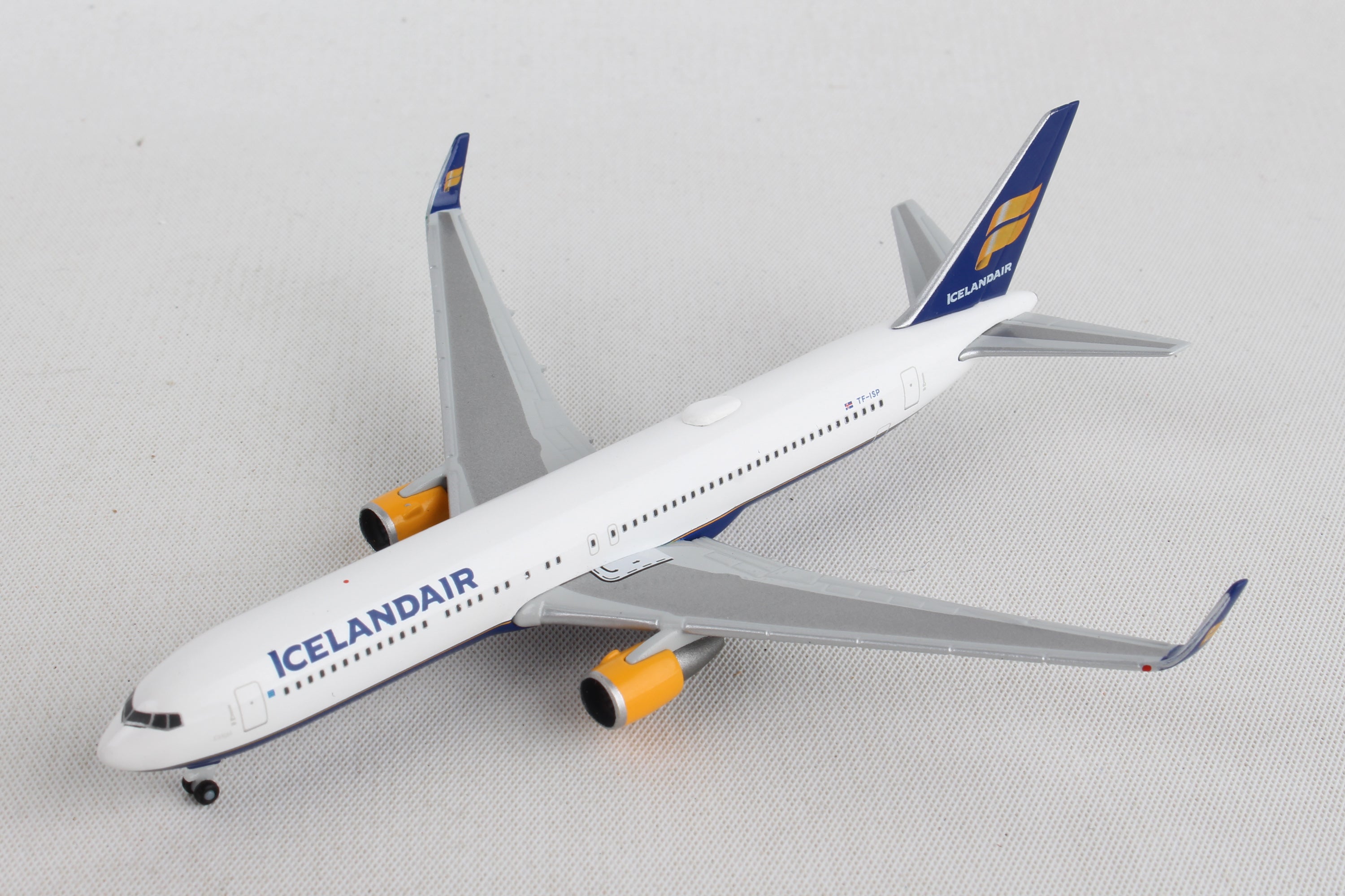 Herpa Wings HE533102 Icelandair 767-300 1/500