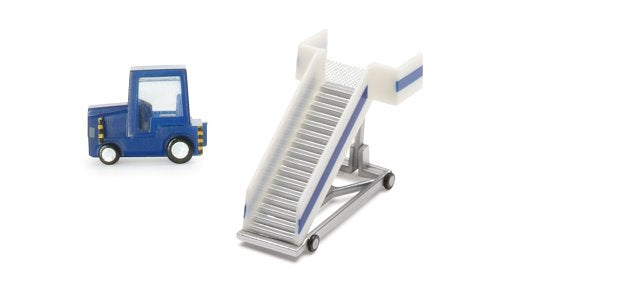 Herpa Wings HE551861 Passenger Stairs  W/Tractor 1/200