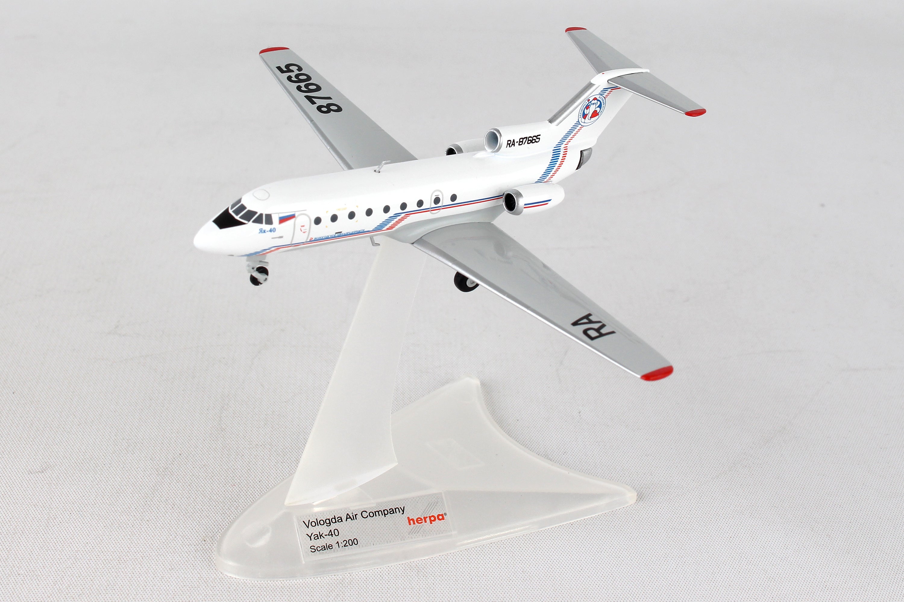 Herpa Wings HE558235 Vologda Air Company Yak40 1/200 Ded Moroz
