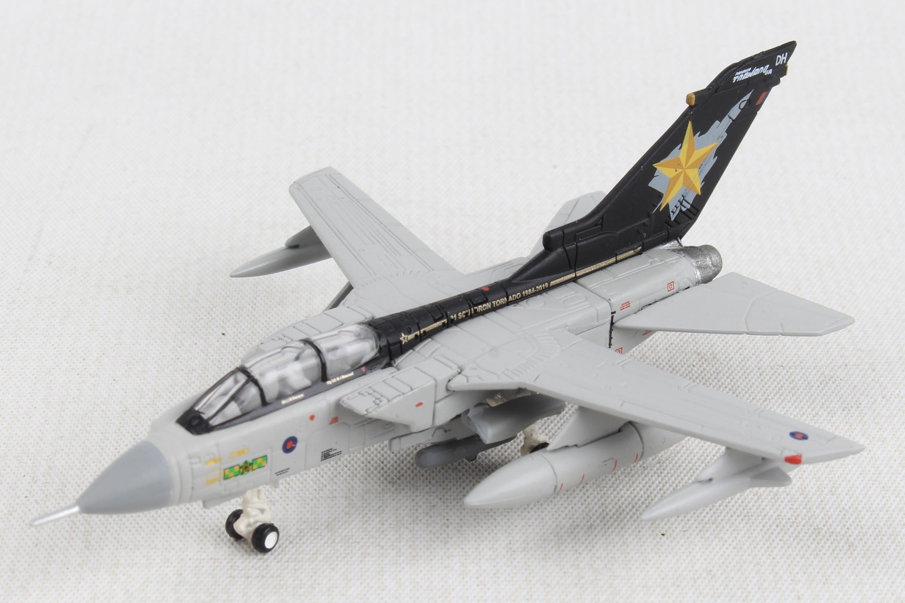 Herpa Wings HE570527 Raf Tornado Gr4 1/200 31 Sqn Tornado Farewell