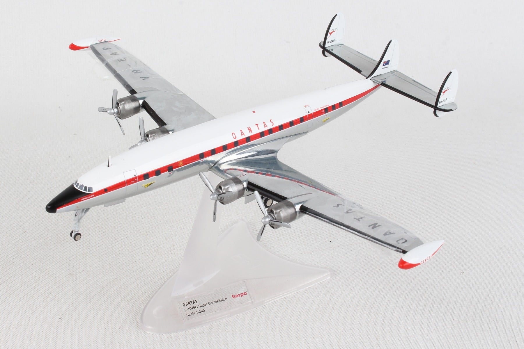 Herpa Wings HE570596 Qantas L1049 1/200
