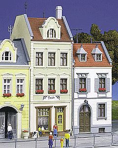 Kibri 38384 HO Scale Postplatz Townhouse -- 13.5 x 12 x 19.4cm