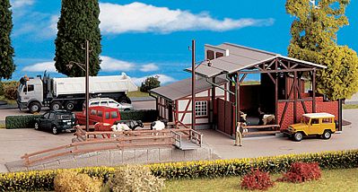 Kibri 39096 HO Scale Cattle Barn & Loading Ramp