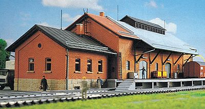 Kibri 39462 HO Scale Freight House w/Loading Dock -- 18-1/2 x 5-1/2"   47 x 14cm