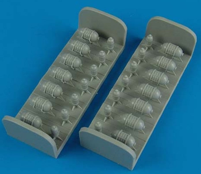 Quickboost 72319 1/72 B24 Oxygen Cylinders