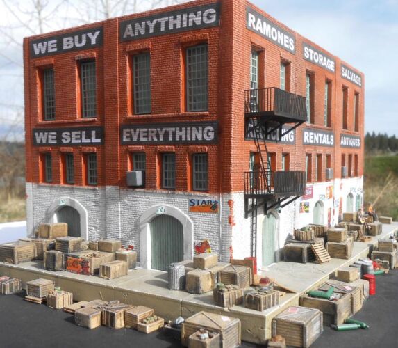 Downtown Deco 1073 HO Scale Ramones Storage and Salvage -- Cast Hydrocal Kit
