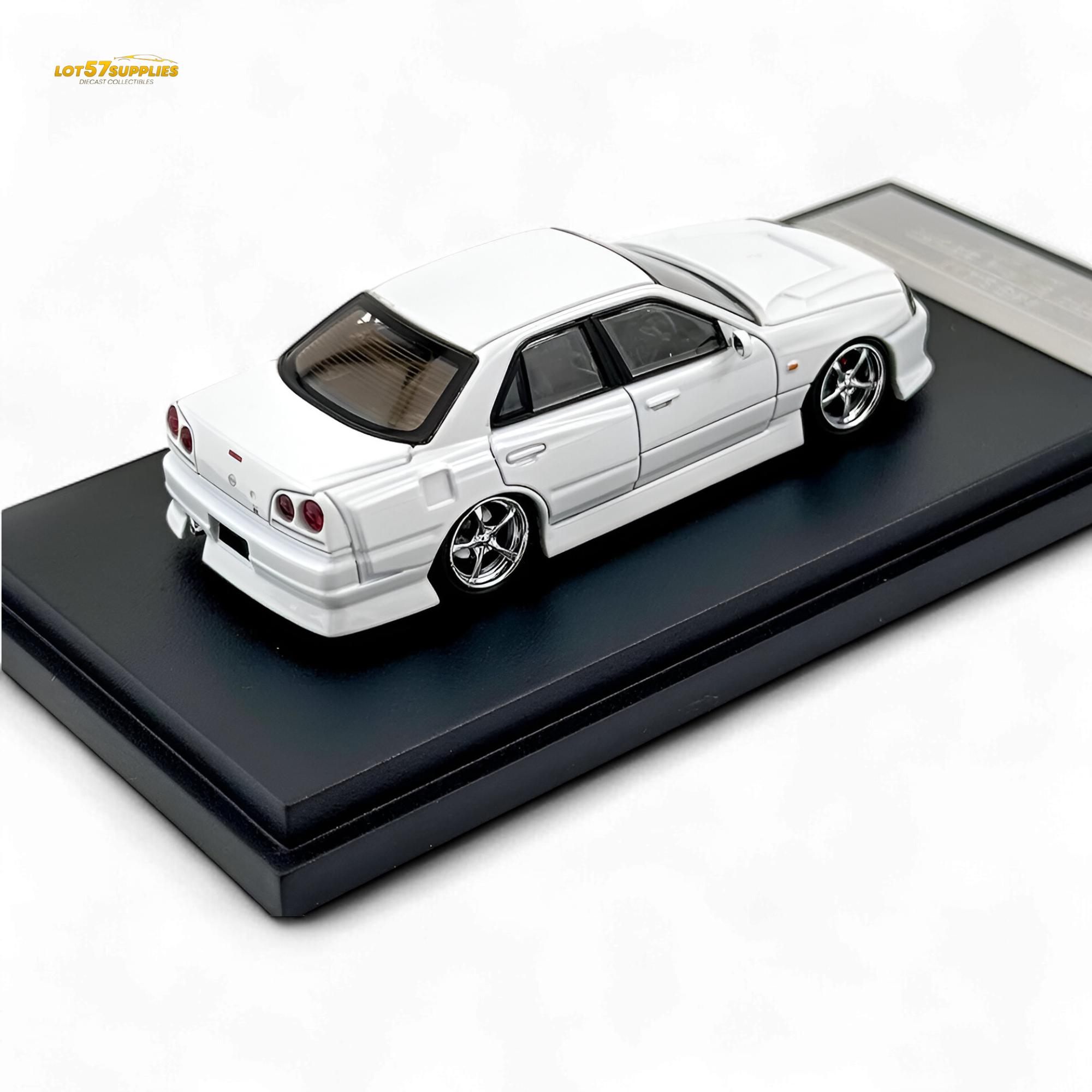 Mortal ER34 SKYLINE URAS Pearl White 1:64