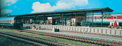 Vollmer 43559 HO Scale Station Platform w/Cover & Accessories -- 40-1/2 x 1-7/8 x 2-5/8"  102 x 4.8 x 6.6cm