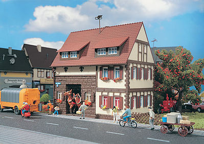 Vollmer 43653 HO Scale City House -- 5 x 3-13/64 x 4-13/16"  12.3 x 8 x 12cm