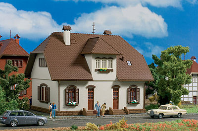 Vollmer 43657 HO Scale Stucco Duplex - Kit -- White 6-1/4 x 4-3/4 x 4-15/16"  15.8 x 12.1 x 12.5cm