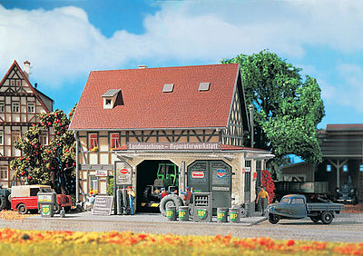 Vollmer 43682 HO Scale Farm Equipment Repair Shop -- 6-3/8 x 4-3/4 x 4-3/4"  15.8 x 12 x 12cm
