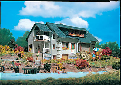 Vollmer 43711 HO Scale Lake Shore House -- 7-5/8 x 4-3/4 x 3-3/8"  19.5 x 12 x 8.5cm
