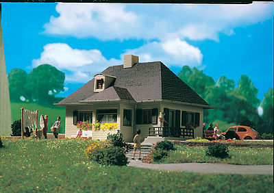 Vollmer 43719 HO Scale Bungalow -- 5-1/8 x 4-3/4 x 2-7/8"  13 x 12 x 7.3cm