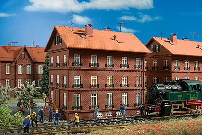 Vollmer 43805 HO Scale Railroad Rooming House - Kit -- 6-5/16 x 4-1/8 x 6"  16 x 10.4 x 15.3cm