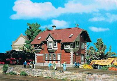 Vollmer 47602 N Scale Signal Tower -- 4-1/8 x 2-1/2 x 3-1/8" 10.5 x 6 x 8cm
