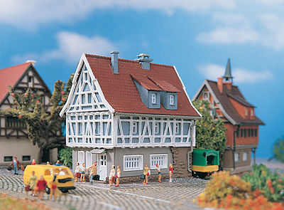 Vollmer 49542 Z Scale Mayor's House -- 2 x 1-1/2"  5 x 3.8cm